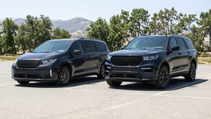 Minivan taxi with room for a family and luggage in San Mateo